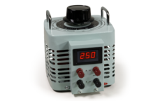 Auto transformator 8A, 250V, s LED displeyem